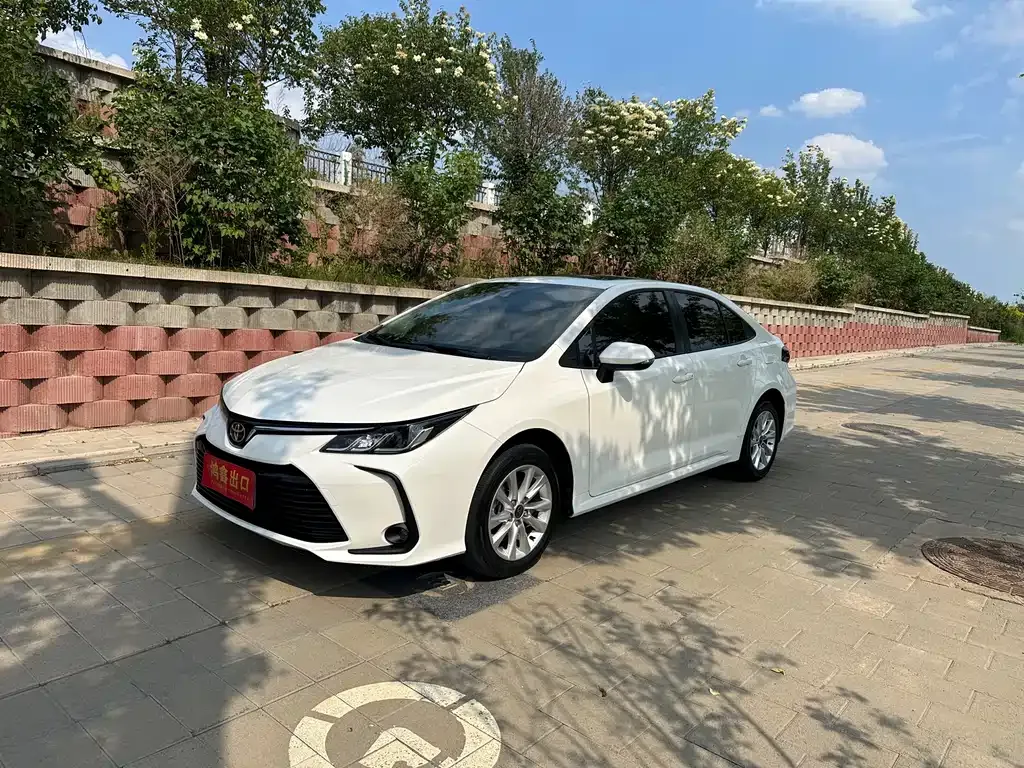 Toyota Corolla — фото 1