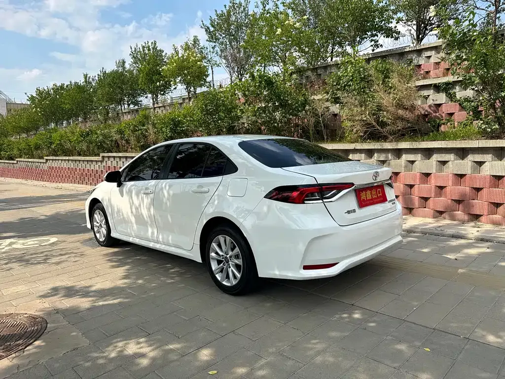 Toyota Corolla — фото 9