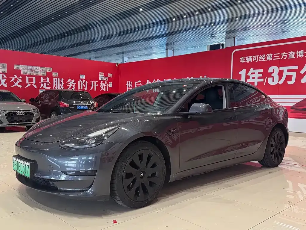 Tesla Model 3 — фото 1