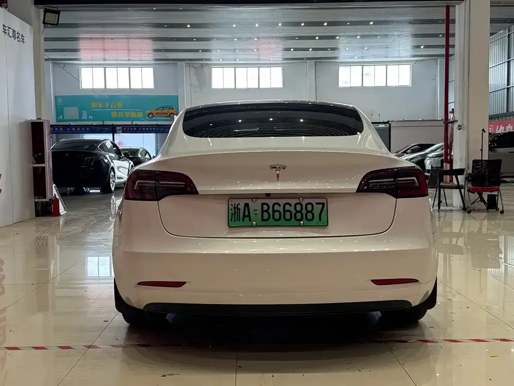 Tesla Model 3 — фото 7