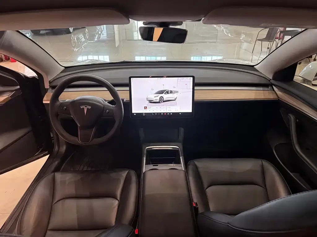 Tesla Model 3 — фото 8