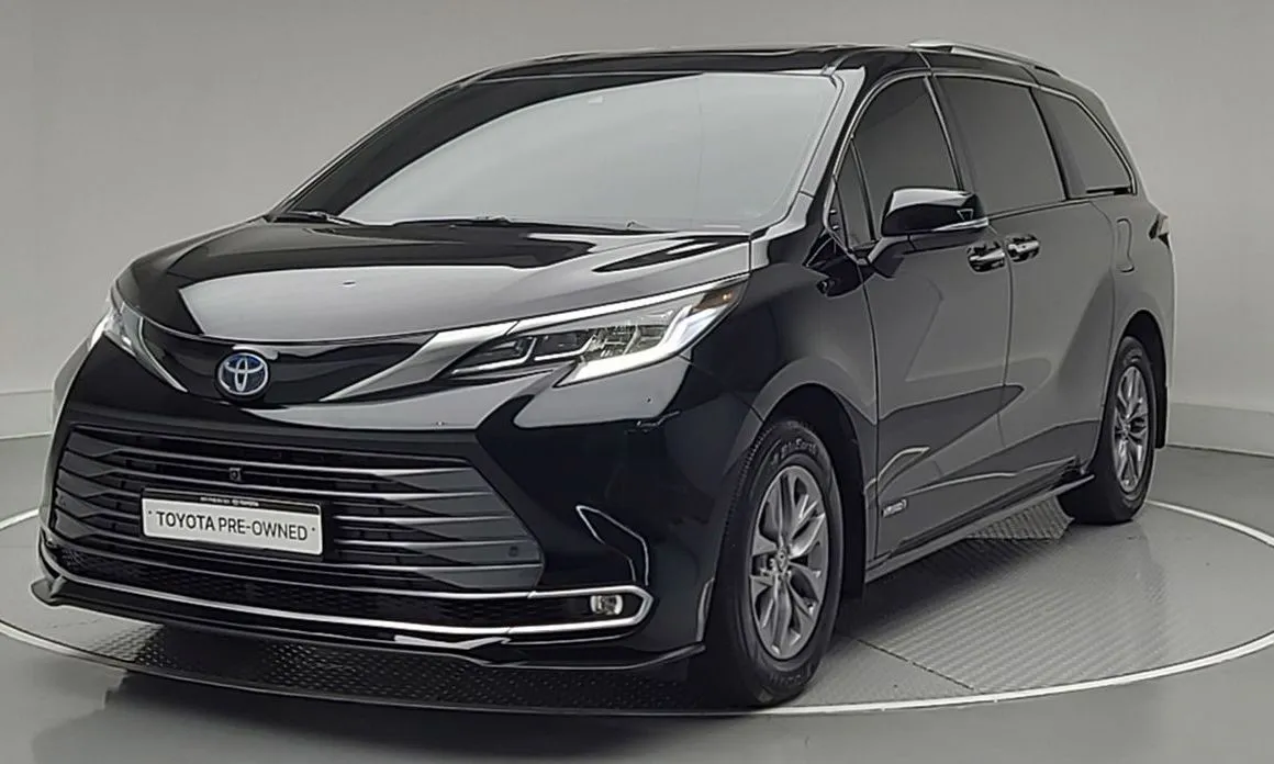Toyota Sienna — фото 1