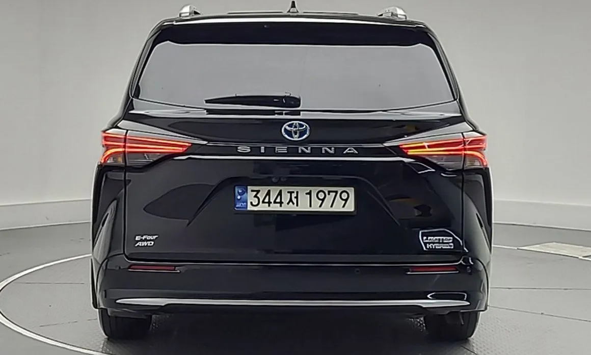 Toyota Sienna — фото 9