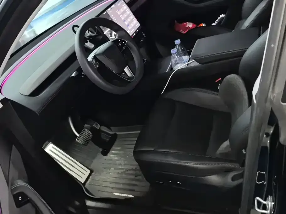 Tesla Model Y — фото 6