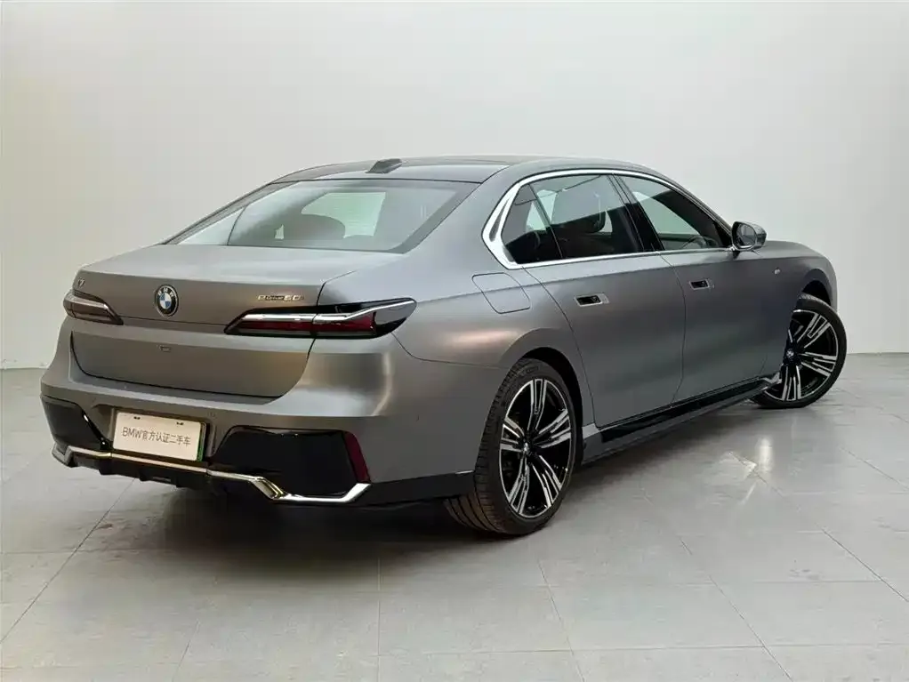 BMW i7 — фото 7