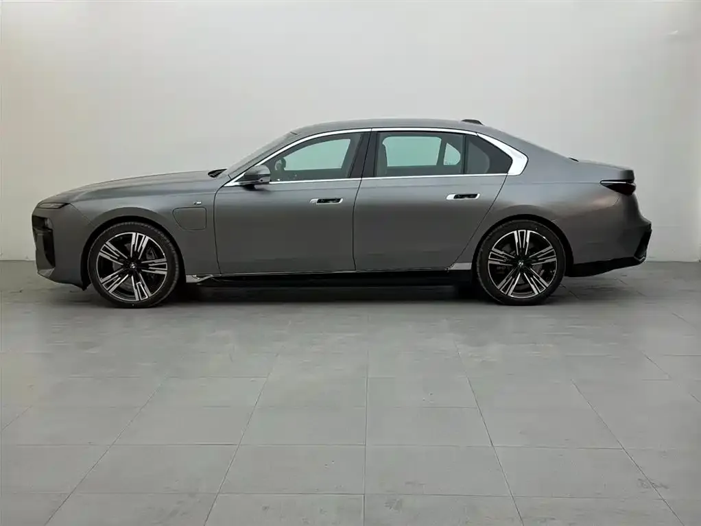 BMW i7 — фото 3