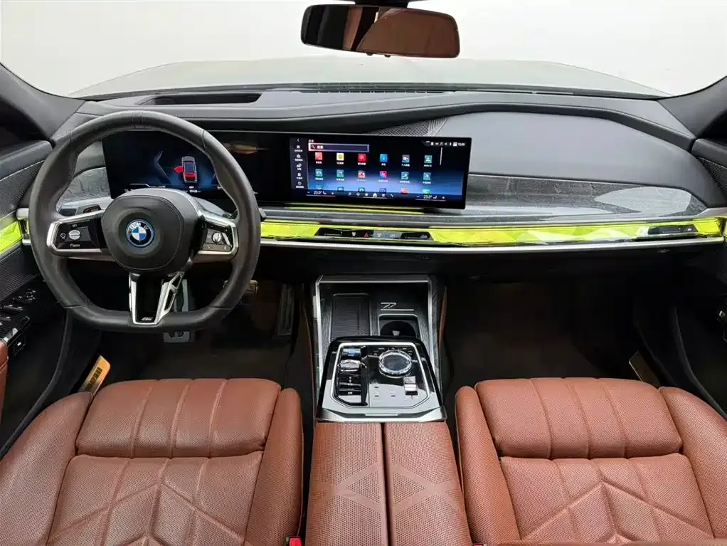 BMW i7 — фото 6