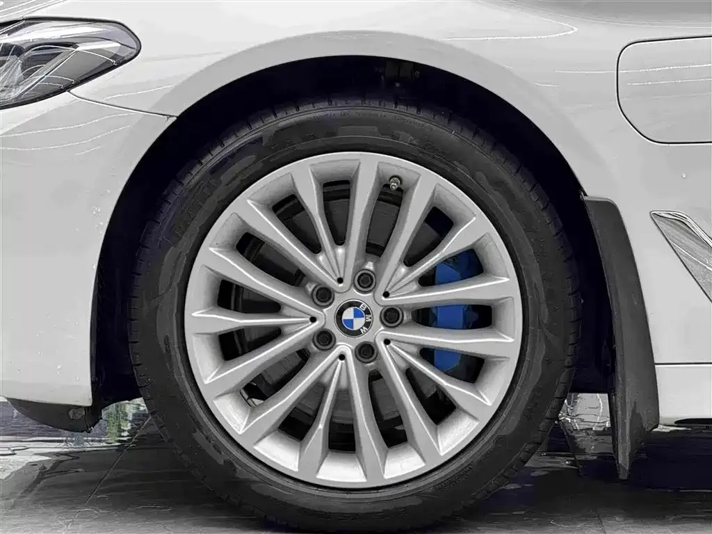 BMW 5 Series New Energy — фото 7