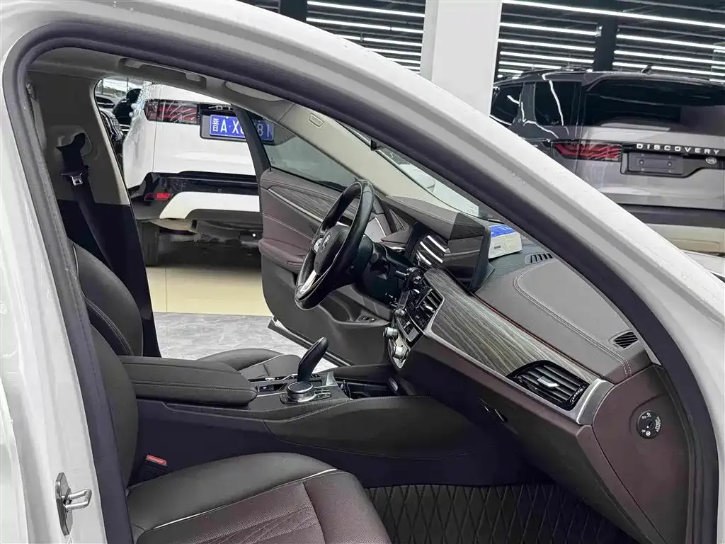 BMW 5 Series New Energy — фото 4