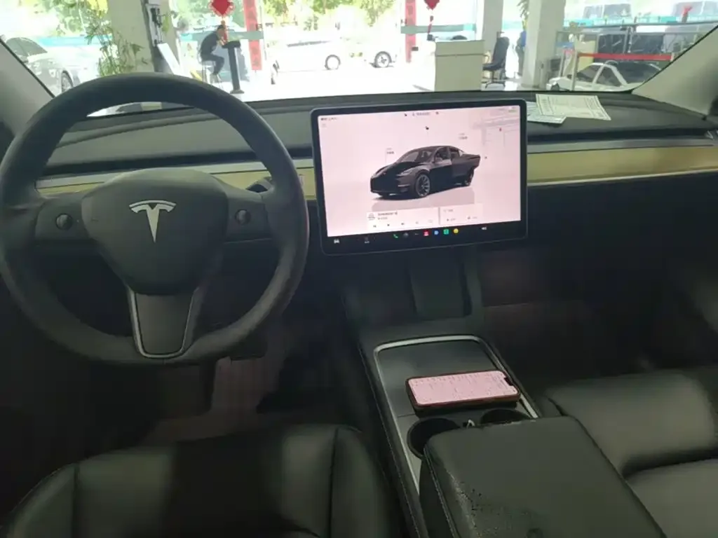 Tesla Model Y — фото 9
