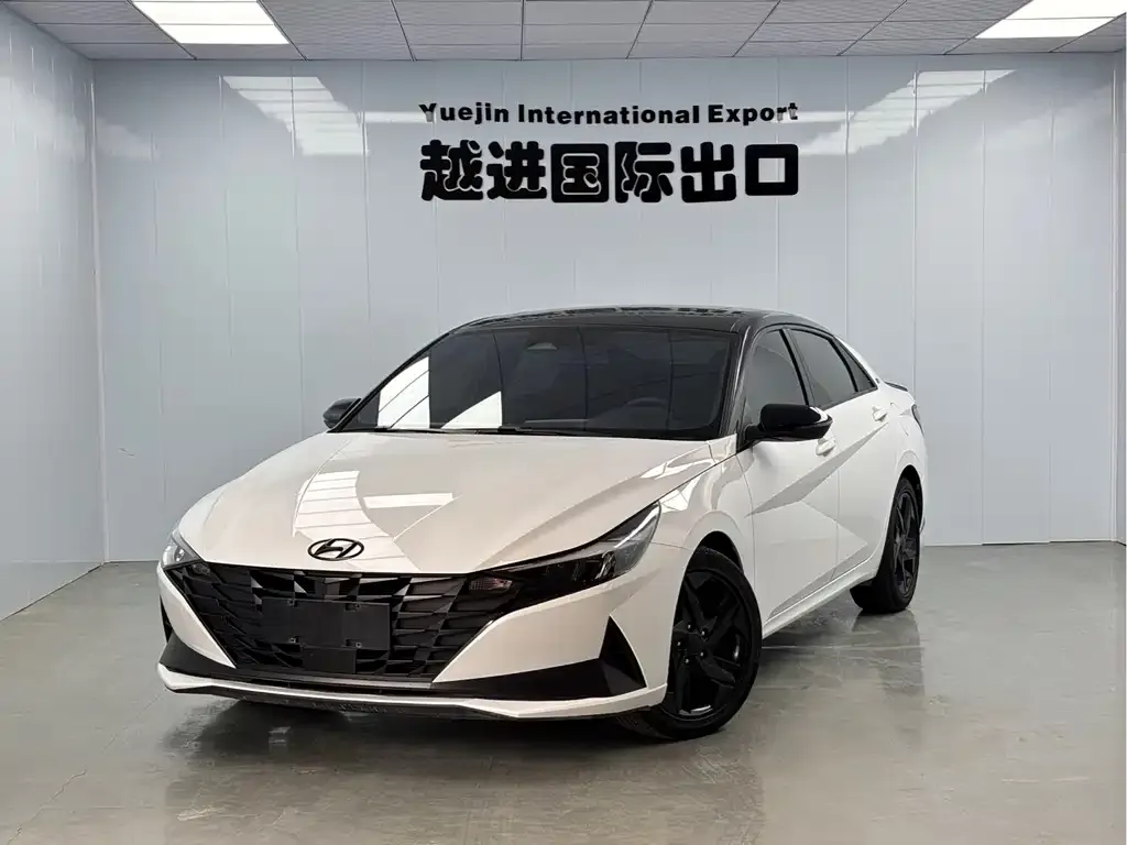 Hyundai Elantra — фото 1