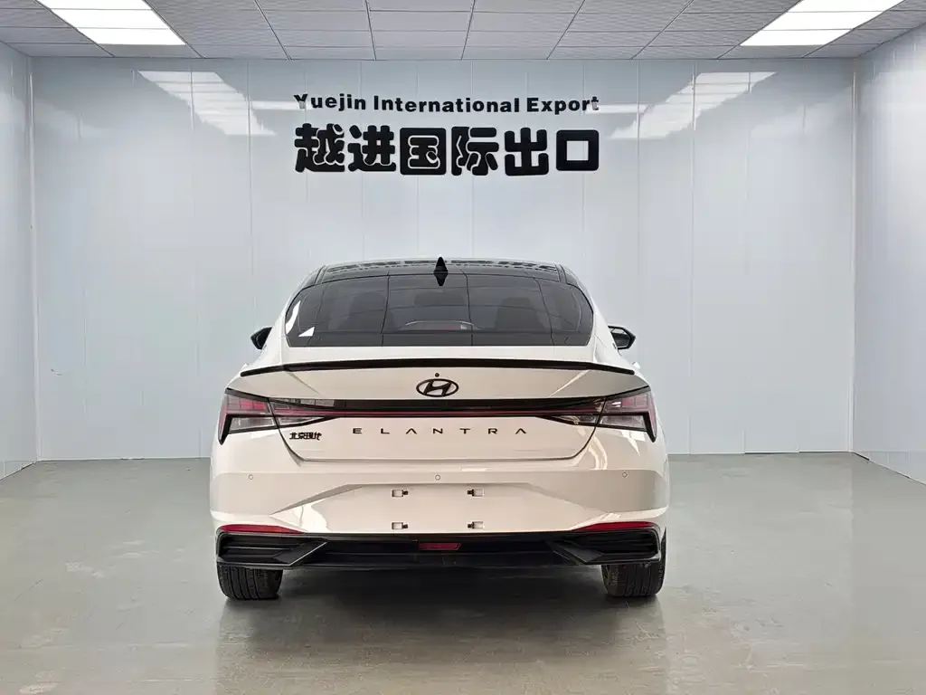 Hyundai Elantra — фото 2