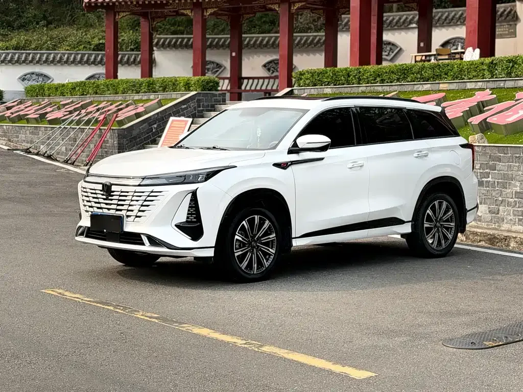 Changan CS75PLUS — фото 1