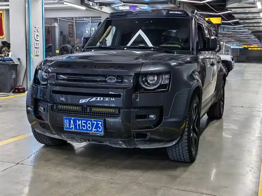 Land Rover Defender — фото 1