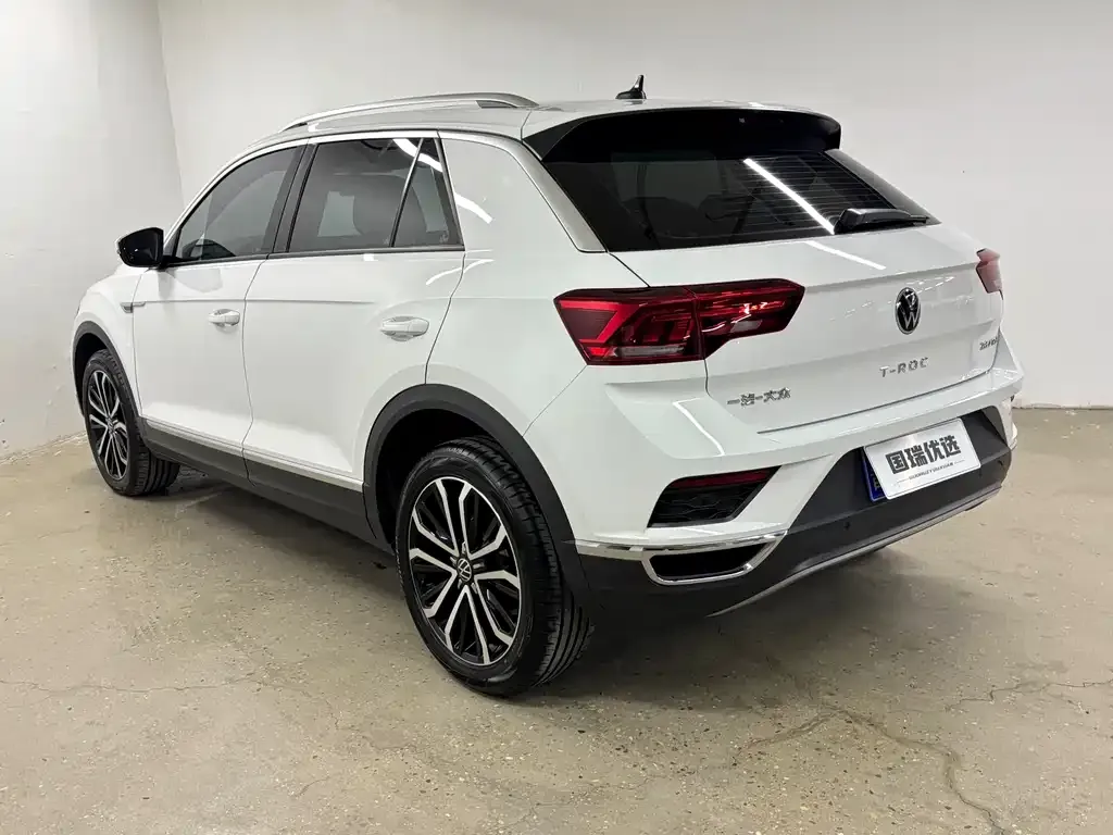 Volkswagen T-Roc — фото 8