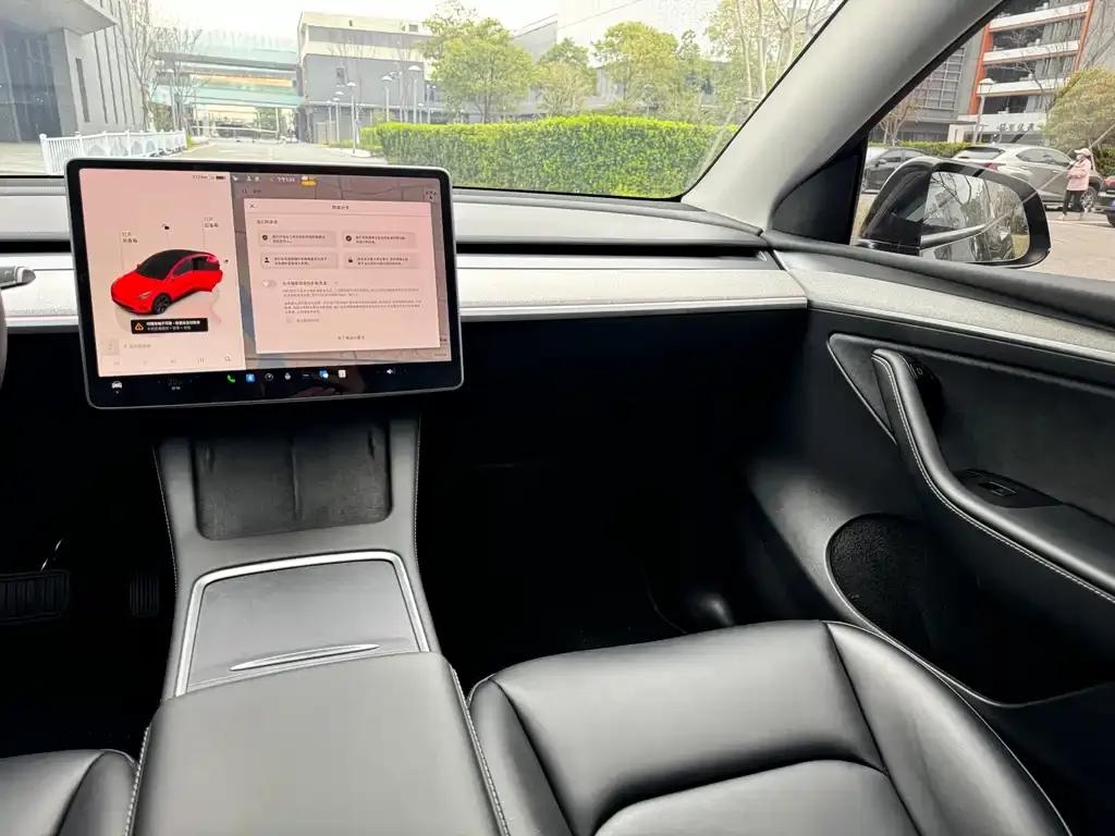 Tesla Model Y — фото 5