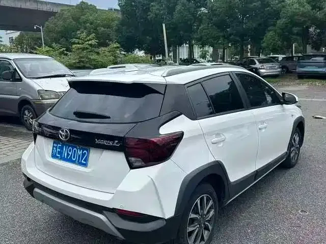 Toyota Yaris L — фото 2