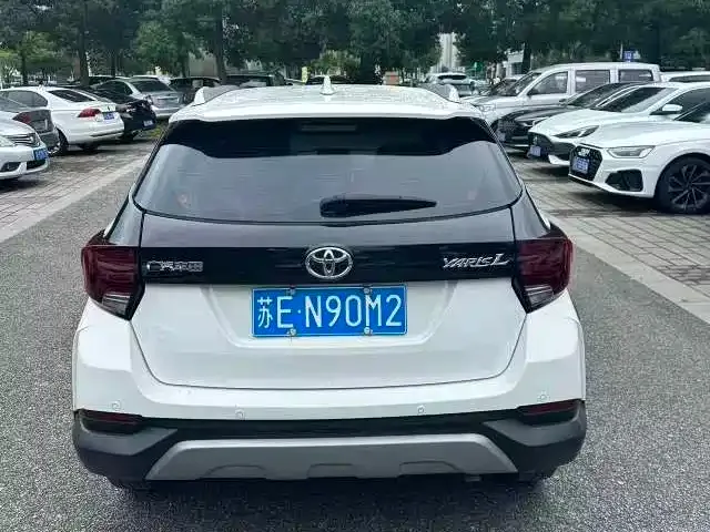 Toyota Yaris L — фото 3