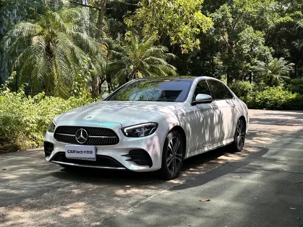 Mercedes-Benz E-Class — фото 1