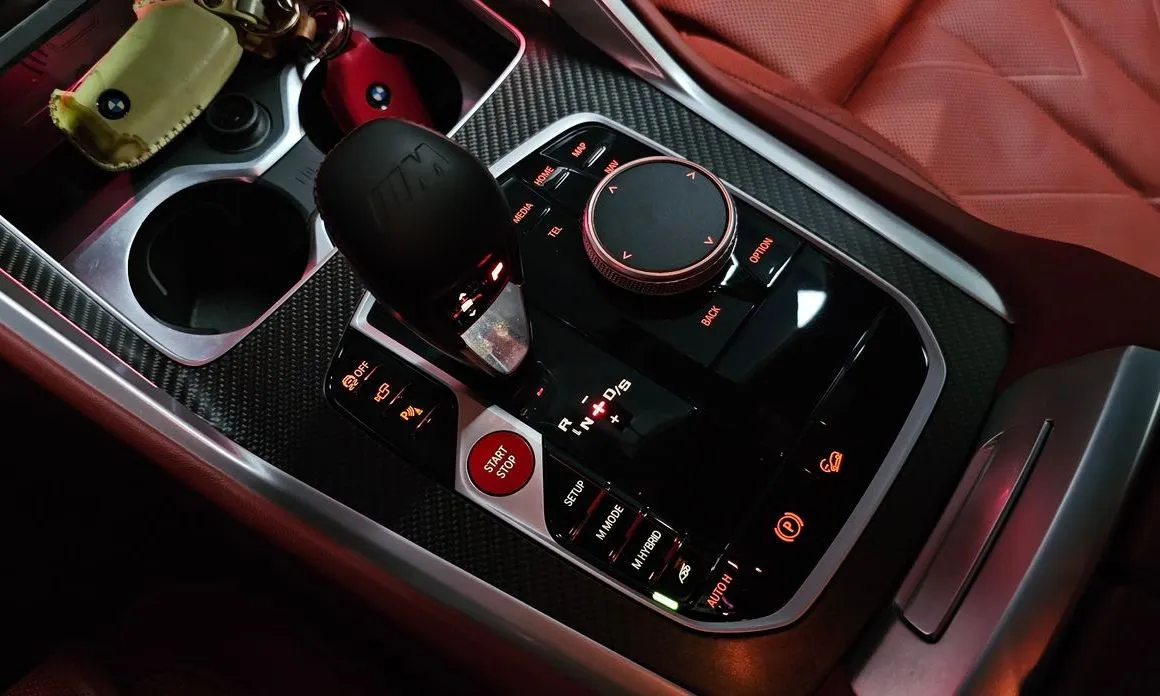 BMW XM — фото 9