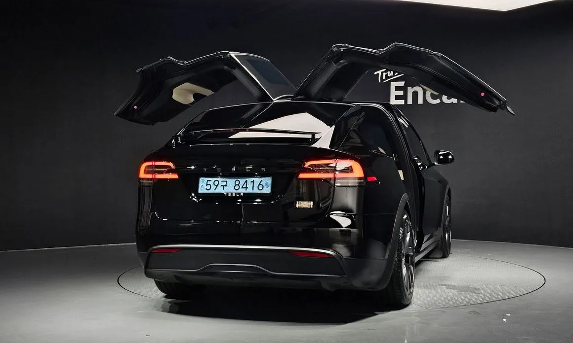 Tesla Model X — фото 2