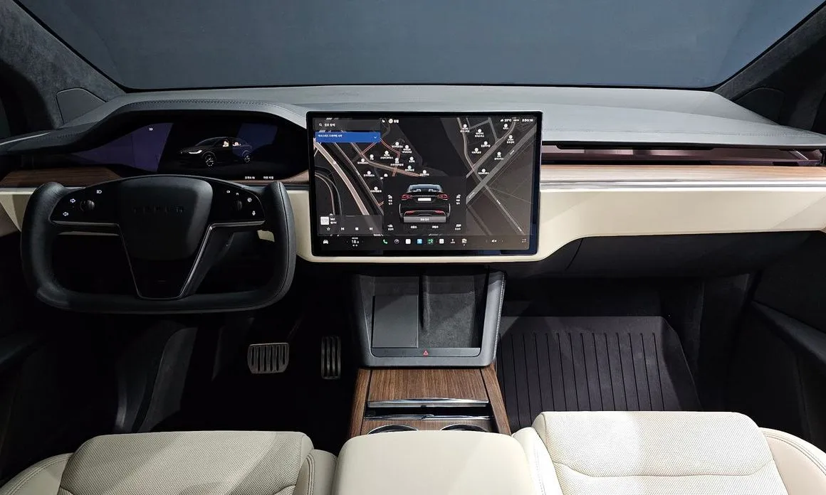 Tesla Model X — фото 3