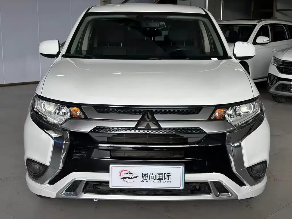 Mitsubishi Outlander — фото 7