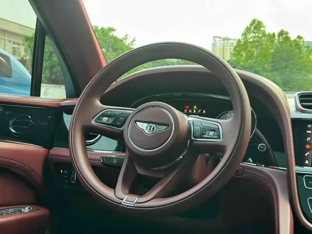 Bentley Bentayga 2021 из CN, фото 3