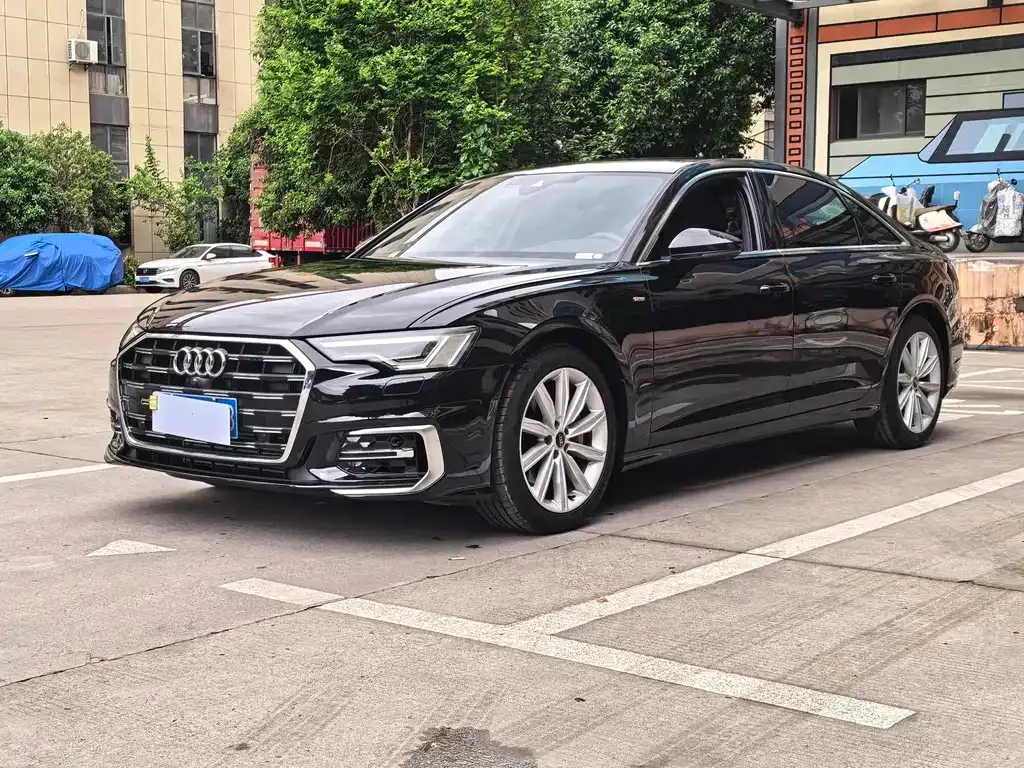 Audi A6L — фото 1