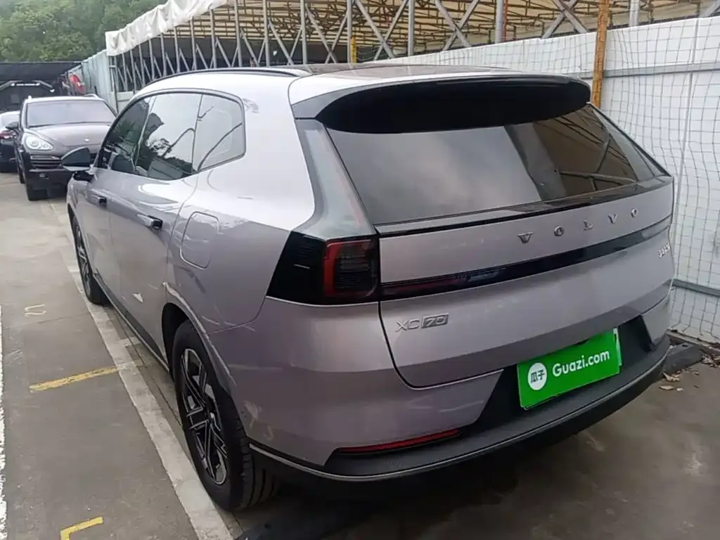 Volvo XC70 Plug-in Hybrid — фото 10