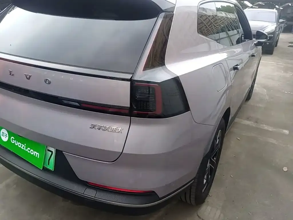 Volvo XC70 Plug-in Hybrid — фото 4