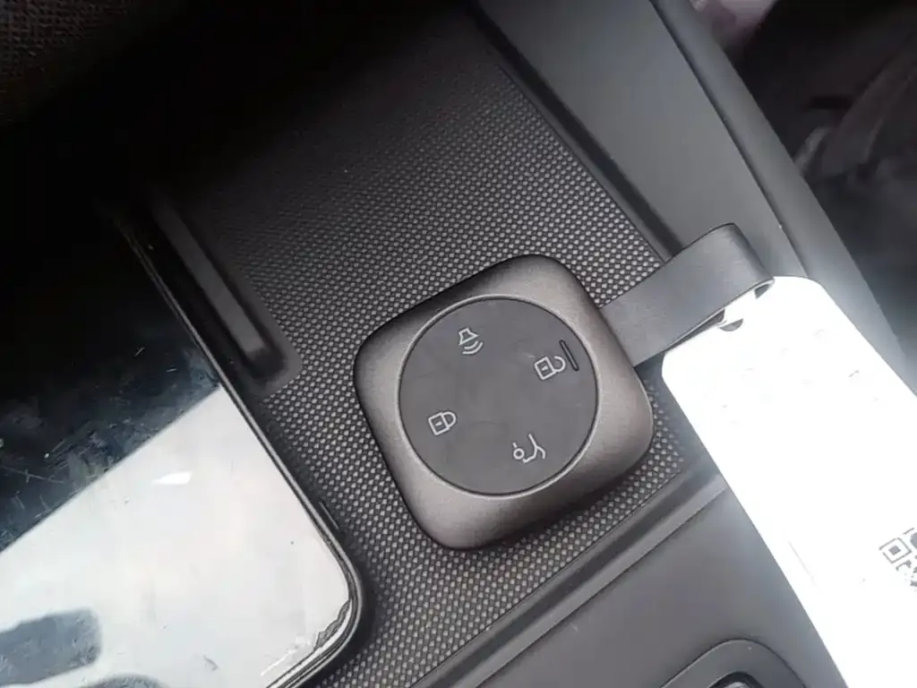 Volvo XC70 Plug-in Hybrid — фото 9