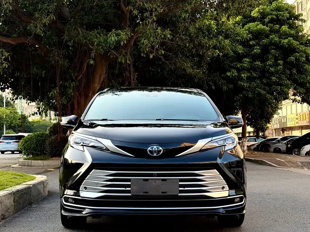Toyota Sienna — фото 4