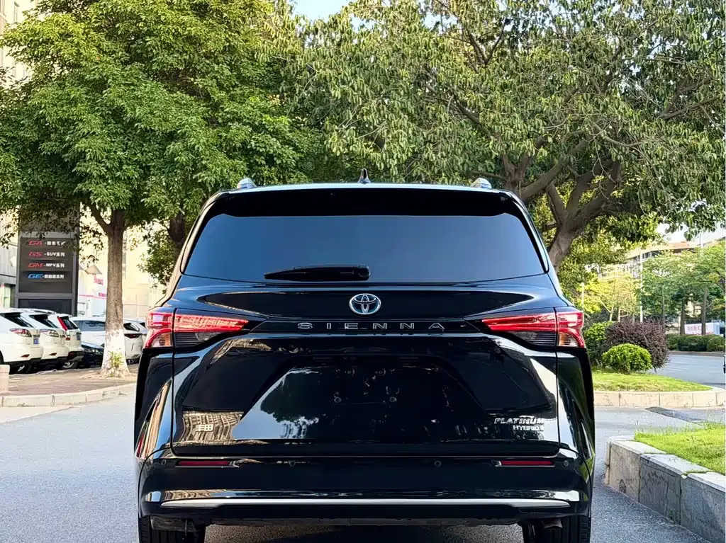 Toyota Sienna — фото 9