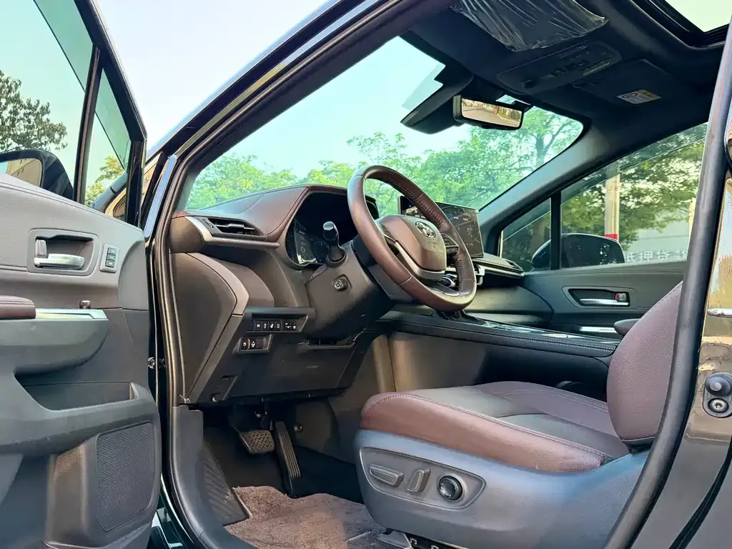 Toyota Sienna — фото 3