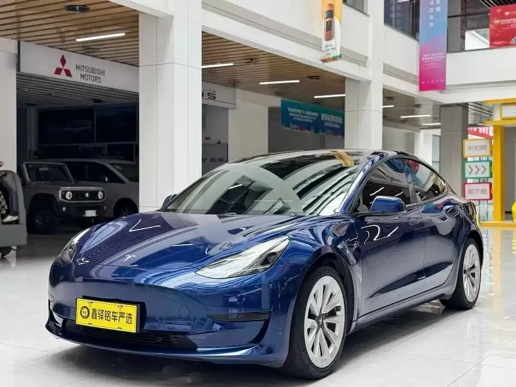 Tesla Model 3 — фото 1