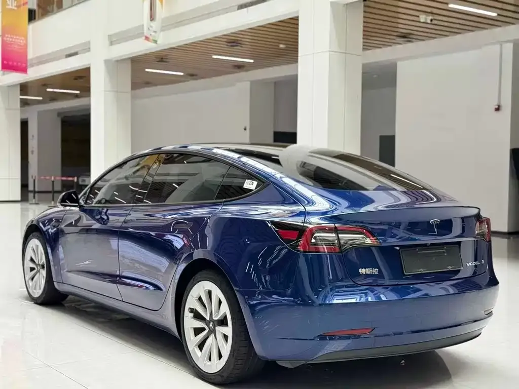 Tesla Model 3 — фото 4