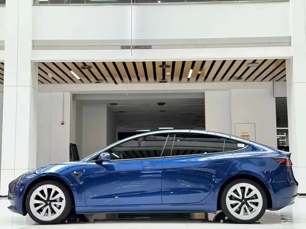 Tesla Model 3 — фото 9