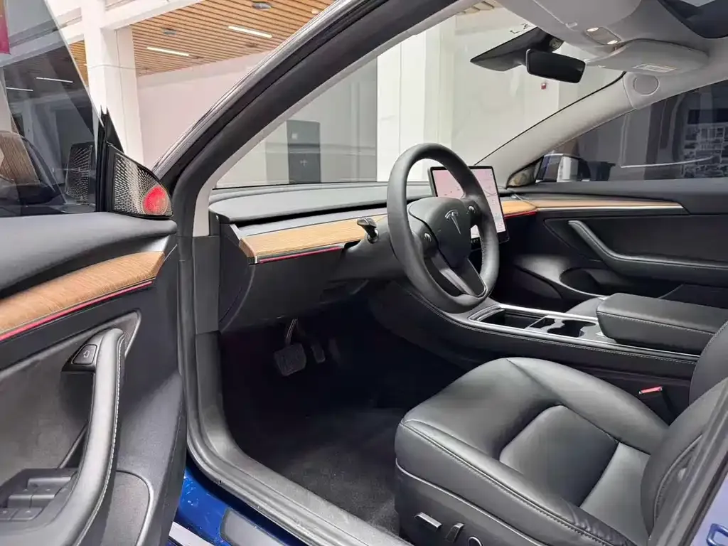 Tesla Model 3 — фото 10
