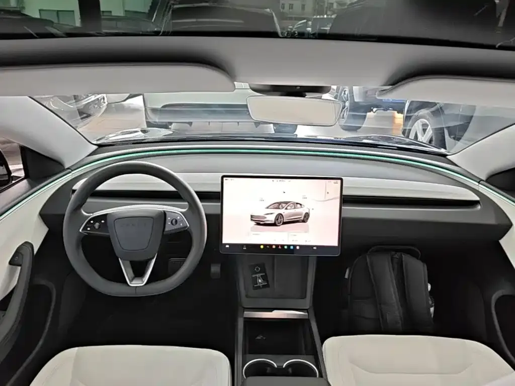 Tesla Model 3 — фото 10
