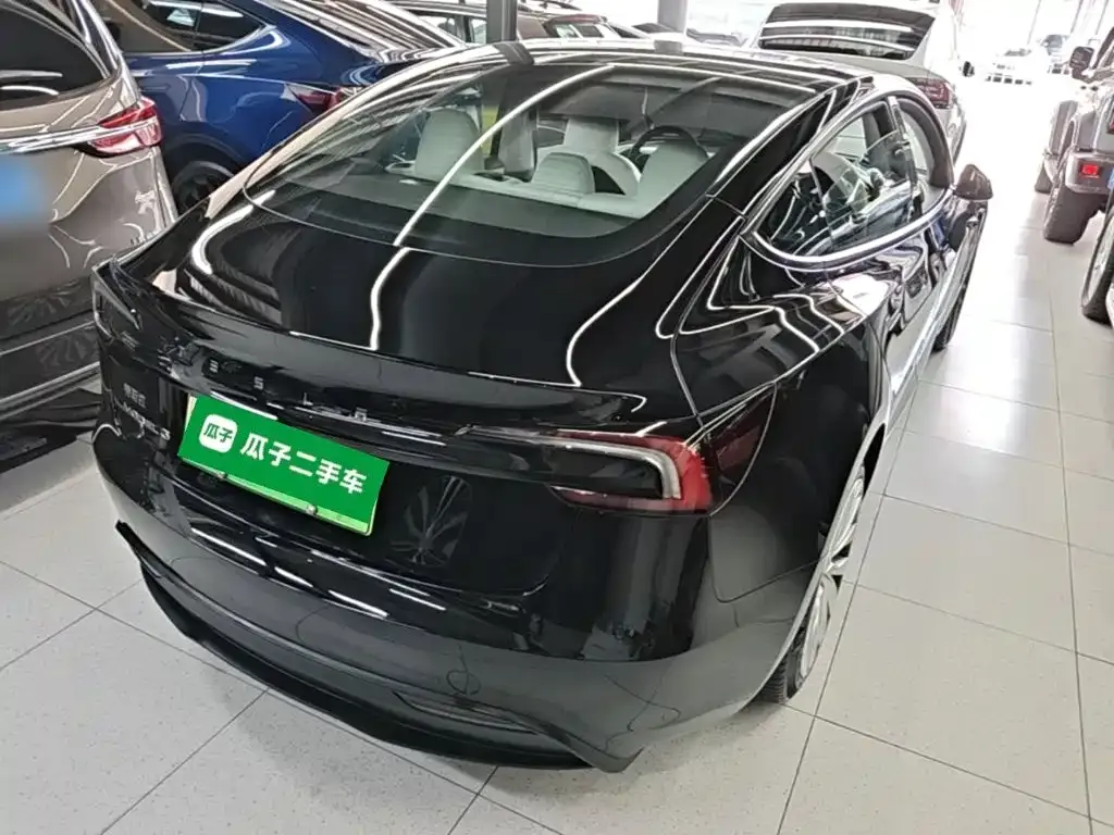 Tesla Model 3 — фото 2