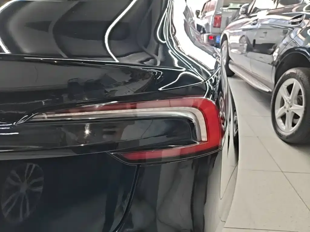 Tesla Model 3 — фото 4