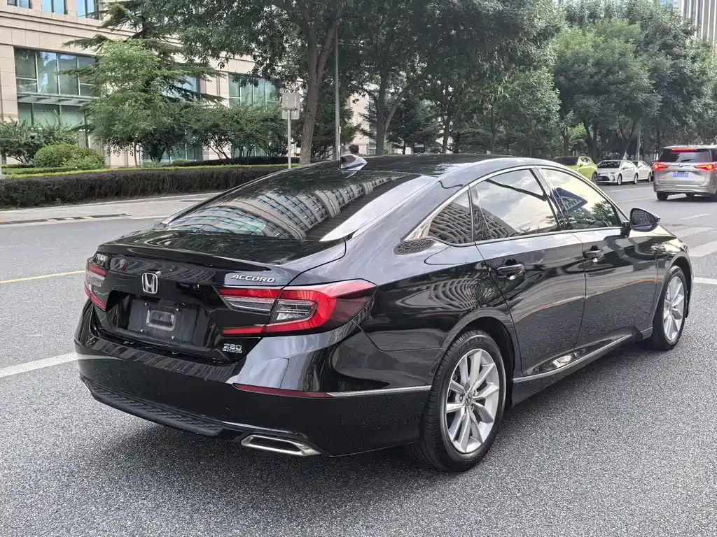 Honda Accord — фото 10