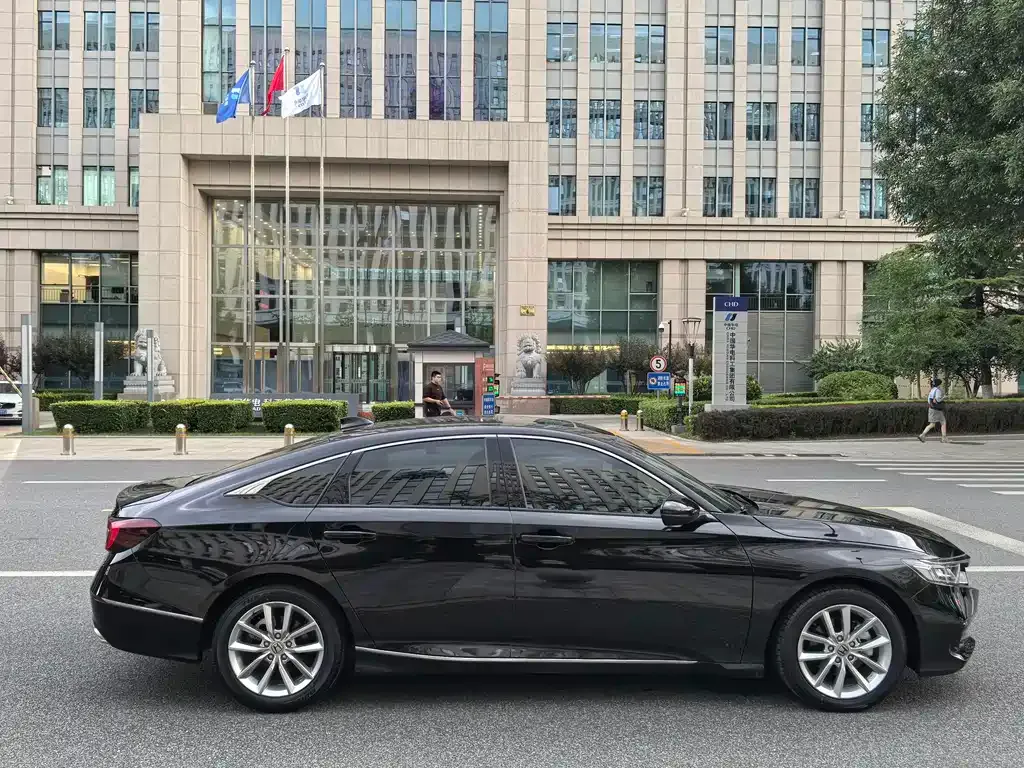 Honda Accord — фото 6