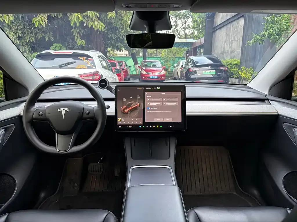 Tesla Model Y — фото 2
