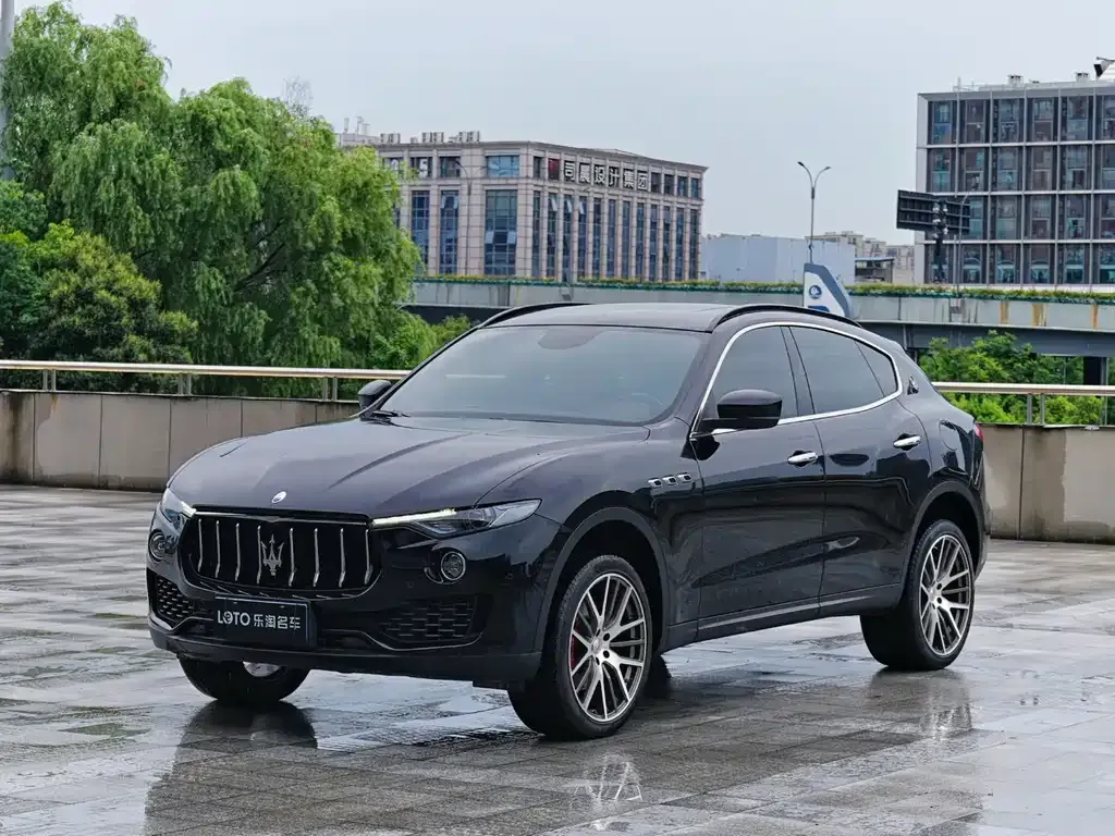 Maserati Levante — фото 1