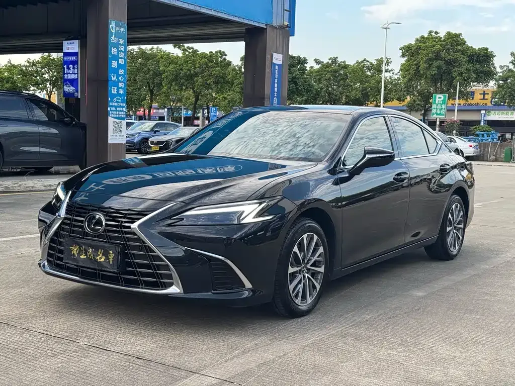 Lexus ES — фото 1