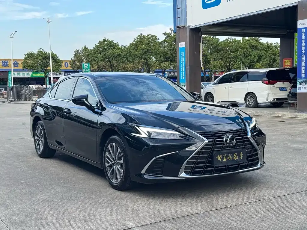 Lexus ES — фото 10