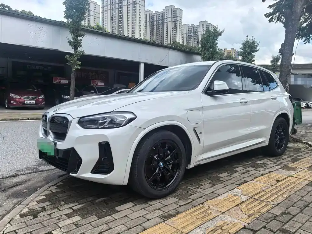 BMW iX3 — фото 1