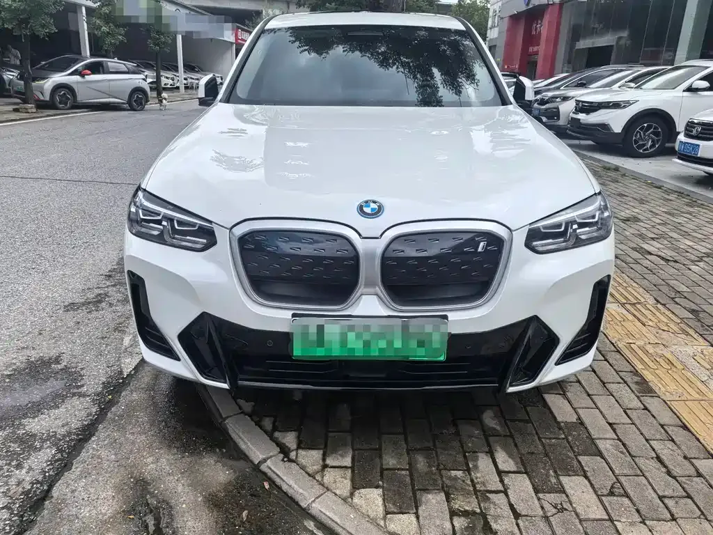 BMW iX3 — фото 9